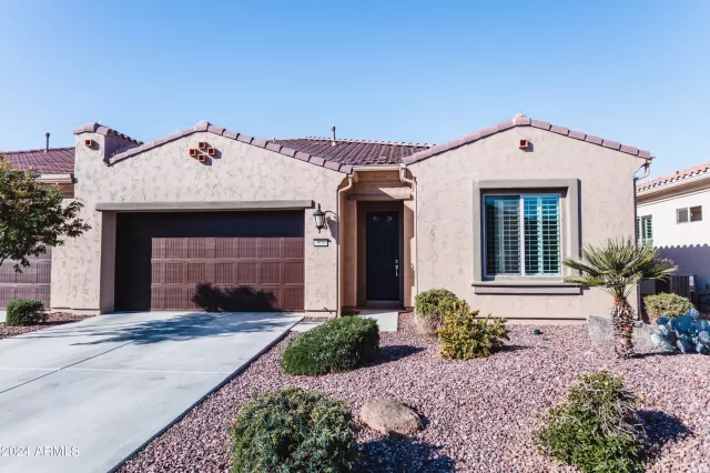 MLS: 6652403 Condo For Sale