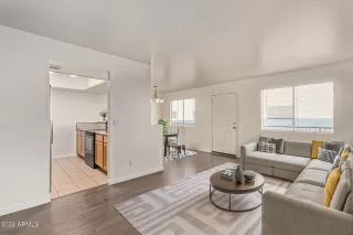 Photo #6: 6652441 Listing