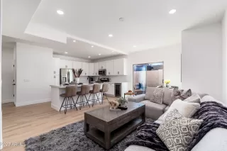 Photo #2: 6652653 Listing