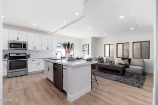 Photo #3: 6652653 Listing