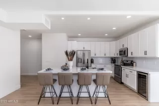 Photo #4: 6652653 Listing