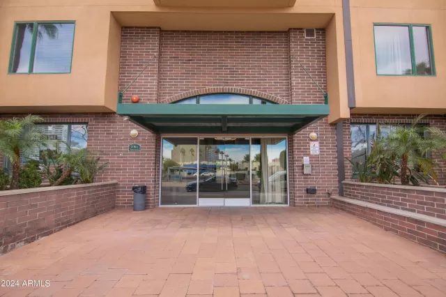 MLS: 6652682 Condo For Sale