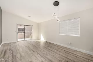 Photo #4: 6652691 Listing