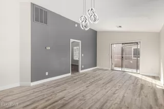 Photo #5: 6652691 Listing