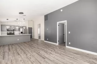 Photo #6: 6652691 Listing