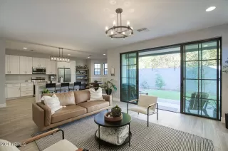 Photo #5: 6652720 Listing