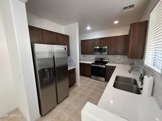 Photo #2: 6652904 Listing