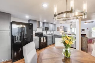 Photo #2: 6652989 Listing