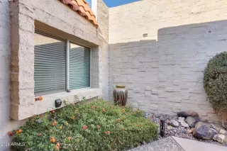 Photo #6: 6652989 Listing