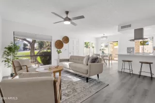 Photo #6: 6653205 Listing