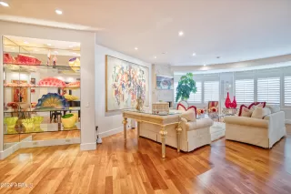 Photo #6: 6653507 Listing