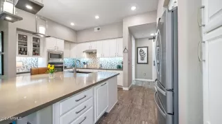 Photo #5: 6654119 Listing