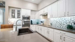 Photo #6: 6654119 Listing