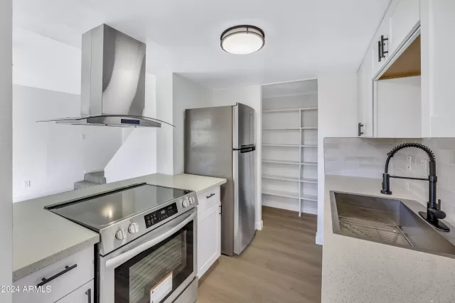 MLS: 6654132 Condo For Sale