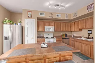 Photo #6: 6654227 Listing