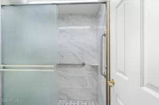 Photo #5: 6654299 Listing