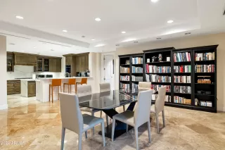 Photo #4: 6654873 Listing