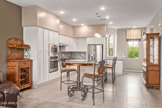 Photo #6: 6655350 Listing