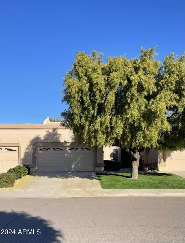 MLS: 6655986 Condo For Sale