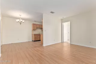 Photo #5: 6656218 Listing