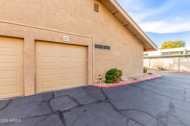 MLS: 6657051 Condo For Sale