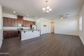 Photo #5: 6657301 Listing