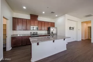 Photo #6: 6657301 Listing