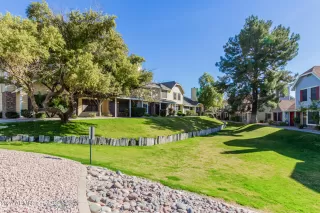 Photo #5: 6657537 Listing