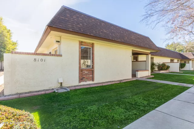MLS: 6657915 Condo For Sale