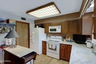 Photo #6: 6657996 Listing