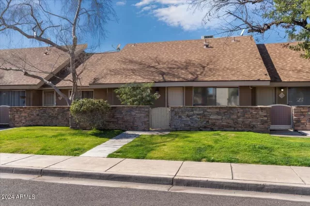 MLS: 6658343 Condo For Sale