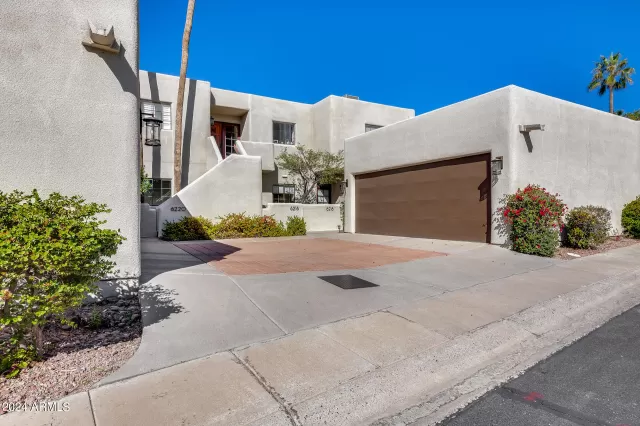 MLS: 6658344 Condo For Sale