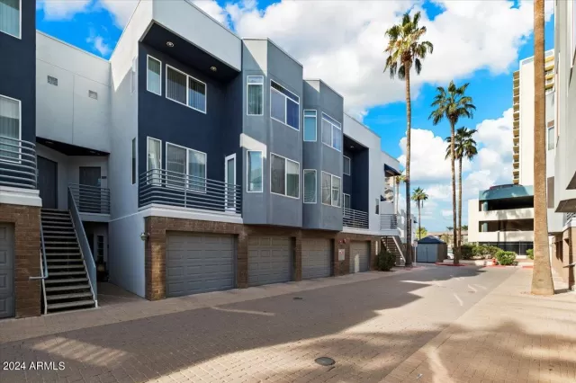 MLS: 6658523 Condo For Sale