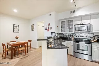 Photo #4: 6658523 Listing