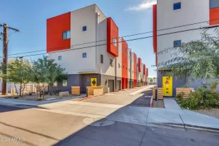 More Details about MLS # 6658599 : 1617 W COLTER STREET#19