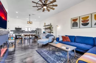 Photo #4: 6658599 Listing