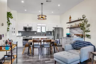 Photo #6: 6658599 Listing