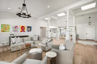 Photo #5: 6658621 Listing