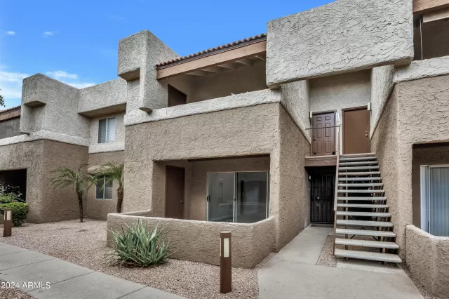 MLS: 6658751 Condo For Sale