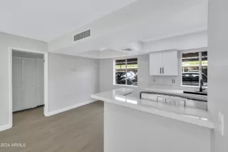 Photo #6: 6658751 Listing