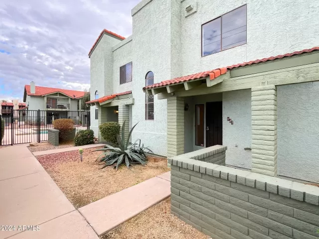 MLS: 6658754 Condo For Sale