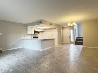 Photo #3: 6658754 Listing