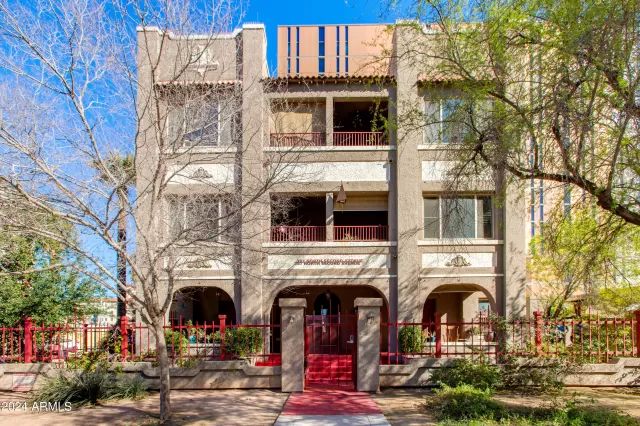 MLS: 6658756 Condo For Sale