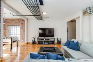 Photo #2: 6658756 Listing