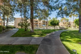 Photo #5: 6658790 Listing