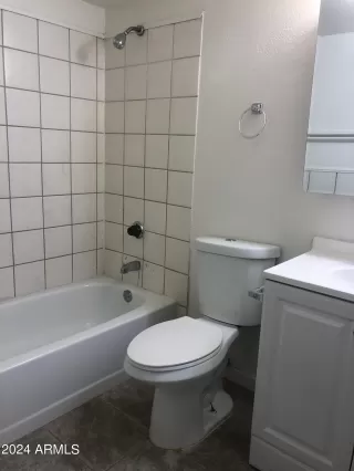 Photo #5: 6658805 Listing