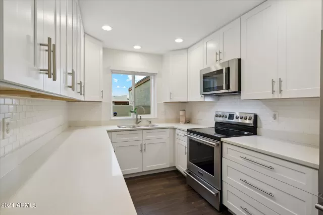 MLS: 6659082 Condo For Sale