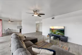 Photo #6: 6659177 Listing