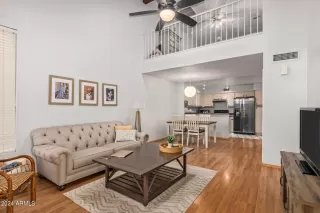 Photo #4: 6659247 Listing