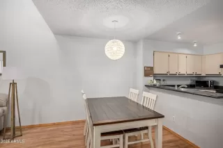 Photo #5: 6659247 Listing